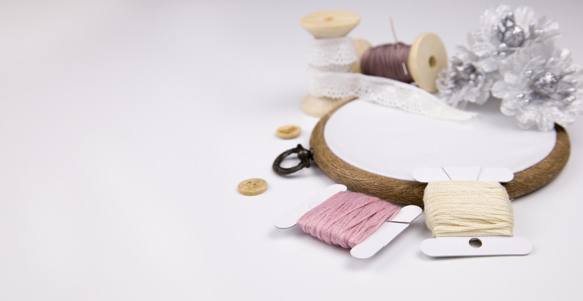 pracownia z narzędziami do haftu